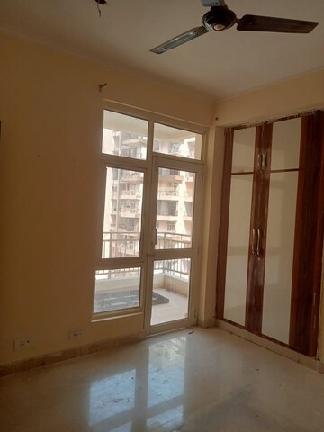 Room in 3 BHK Apartment at Supertech Ecovillage I, Sector 1 Greater Noida – for Rent