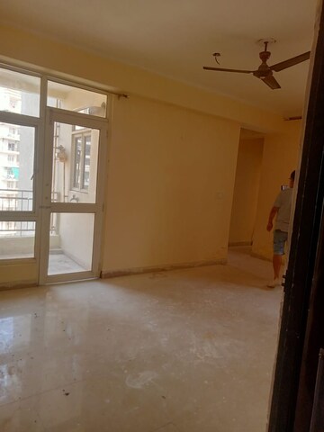 Room in 3 BHK Apartment at Supertech Ecovillage I, Sector 1 Greater Noida – for Rent