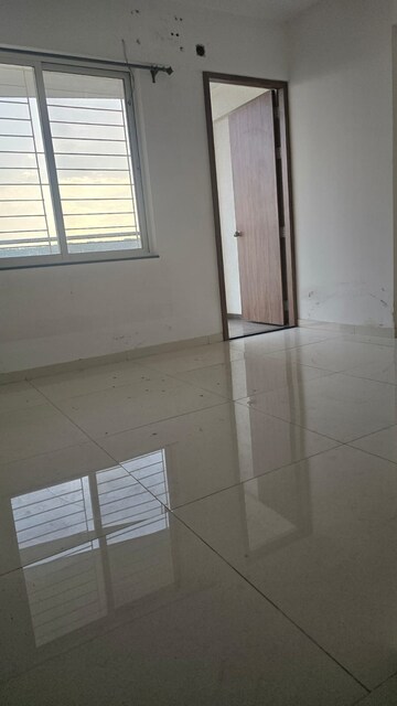 Room in 3 BHK Apartment at Siddh Amara, Bavdhan – for Rent