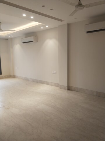 Room in 3 BHK Builder Floor at Sarvodaya Enclave – for Rent