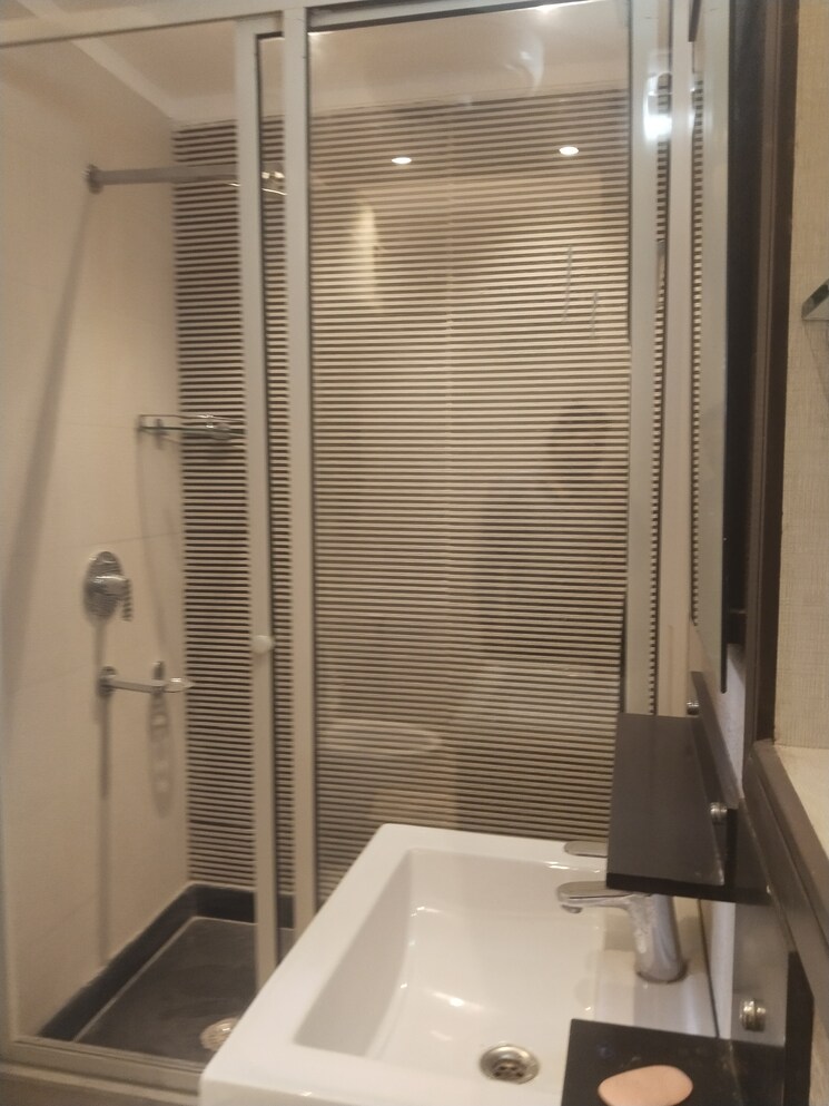 Bathroom, sarvodaya enclave 3 Bedroom 200 Sq.Ft. Builder Floor In Sarvodaya Enclave Delhi 8674589