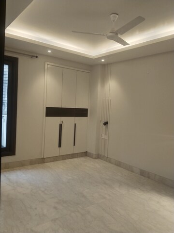 Room in 3 BHK Builder Floor at Sarvodaya Enclave – for Rent
