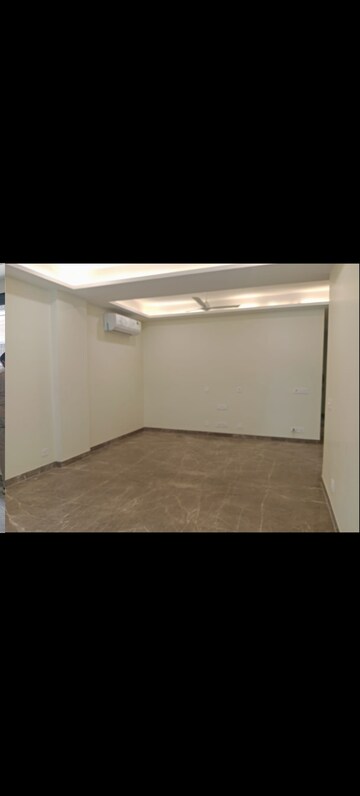 Room in 3 BHK Builder Floor at South Extension ii – for Rent