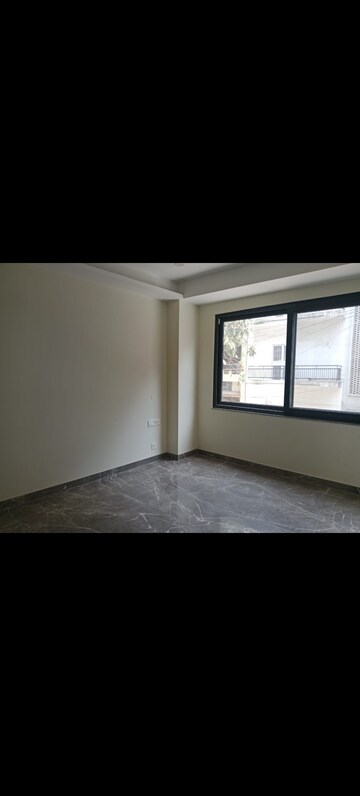Room in 3 BHK Builder Floor at South Extension ii – for Rent