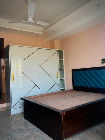 Room in 2 BHK Builder Floor at Sector 45 – for Rent