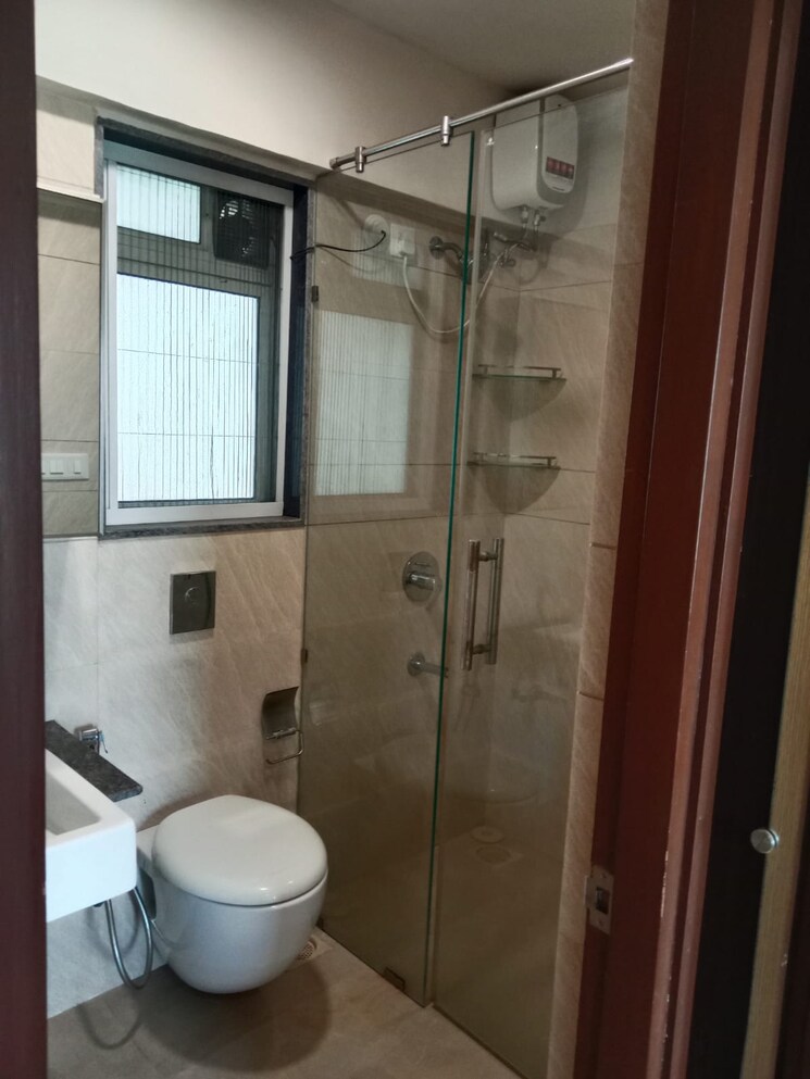 Bathroom, pride-park-royale 2 Bedroom 766 Sq.Ft. Apartment In Andheri East Mumbai 8674596