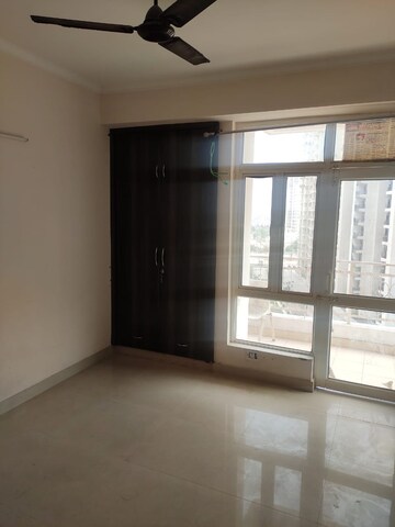 Room in 3 BHK Apartment at Supertech Ecovillage I, Sector 1 Greater Noida – for Rent