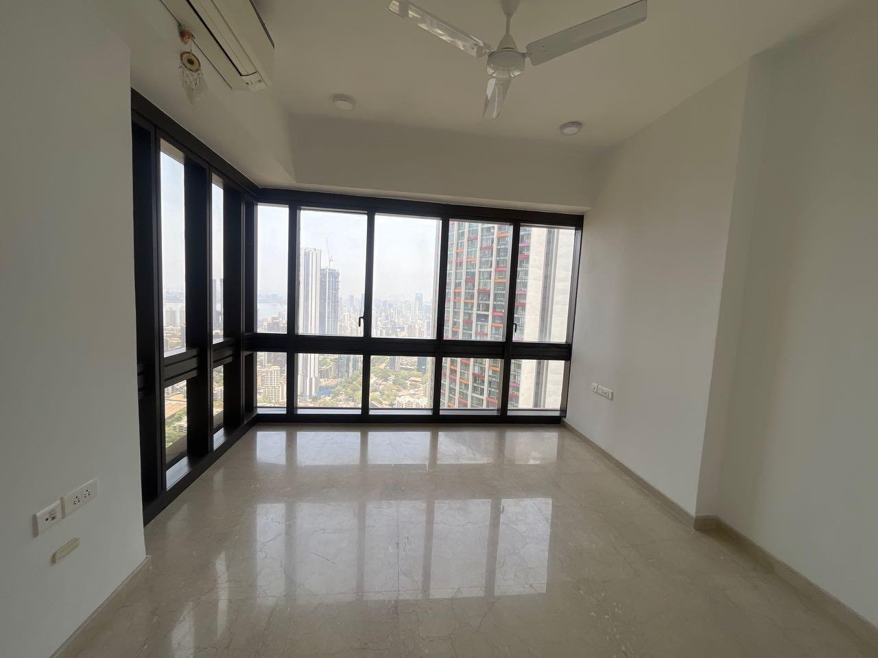 3 BHK + Servant Room Apartment For Rent in Lodha The Park