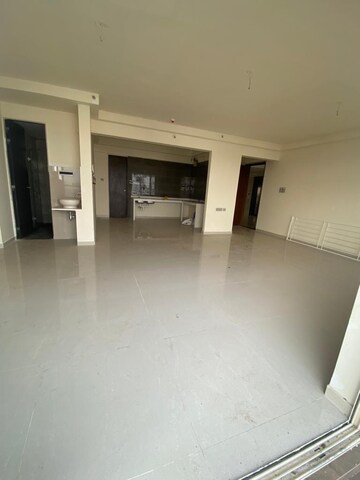 Room in 3 BHK Apartment at Pharande Puneville, Tathawade – for Rent