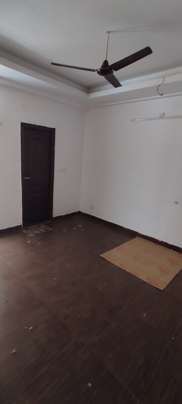 Room in 2 BHK Apartment at Amna Rolex Estate, Faizabad Road – for Rent