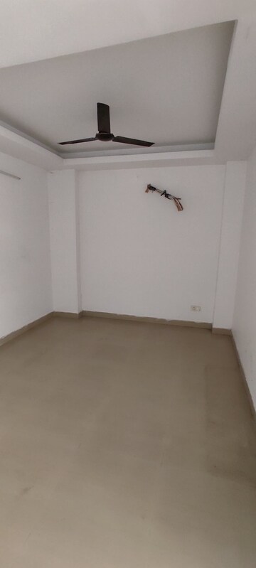 Room in 2 BHK Apartment at Amna Rolex Estate, Faizabad Road – for Rent