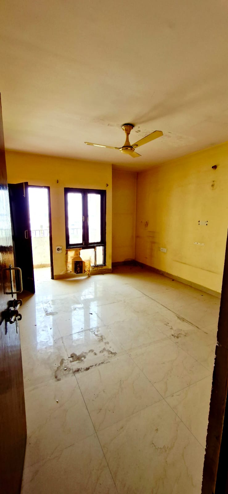 3 BHK + Pooja Room Apartment For Sale in Yamuna Bulding