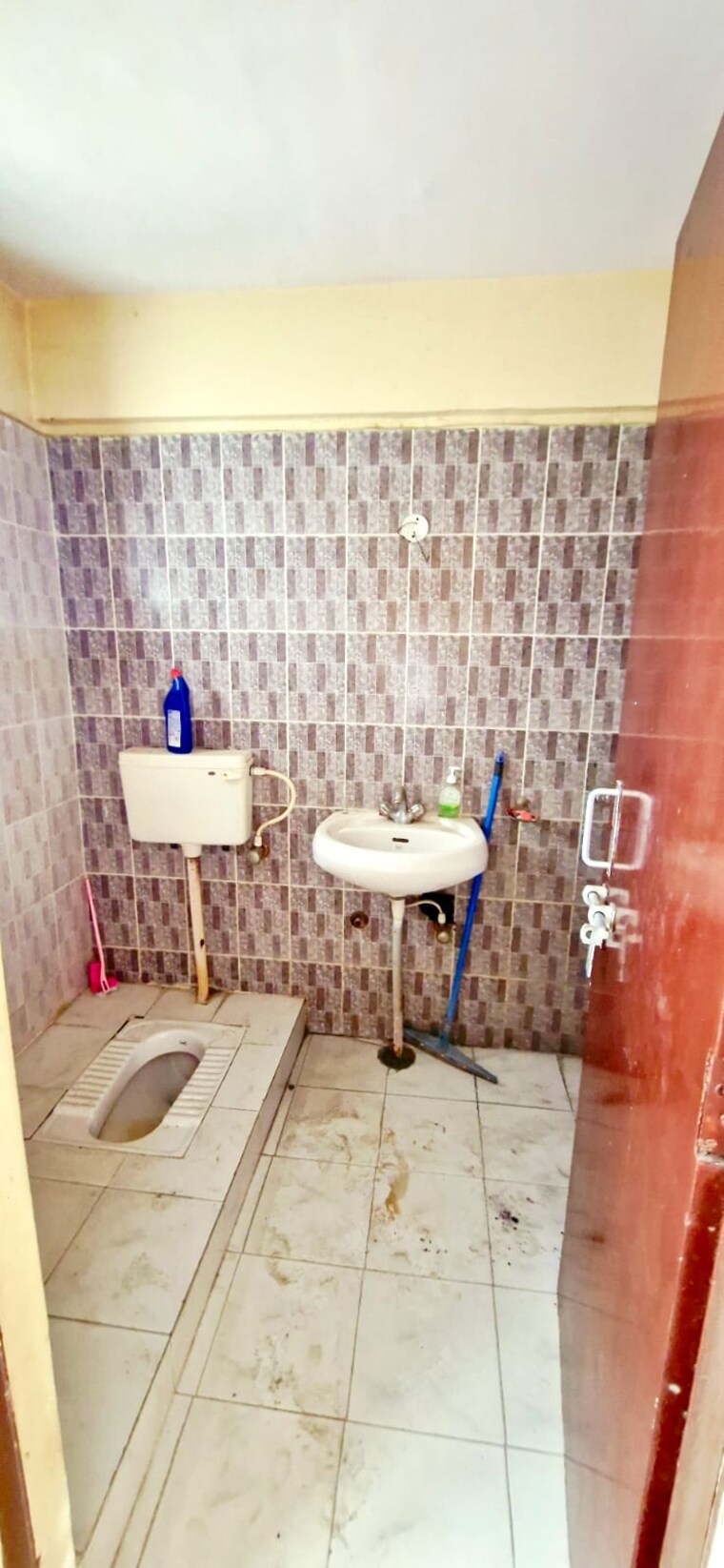 Bathroom, yamuna-bulding 3 Bedroom 1550 Sq.Ft. Apartment In Gomti Nagar Lucknow 8674723