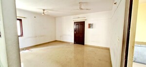 Room in 3 BHK Apartment at Yamuna Bulding, Gomti Nagar – for Sale