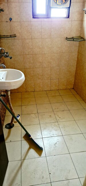 Bathroom in 3 BHK Apartment at Yamuna Bulding, Gomti Nagar – for Sale