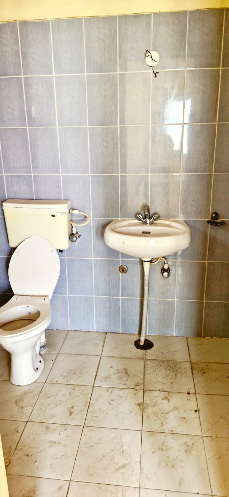 Bathroom, yamuna-bulding 3 Bedroom 1550 Sq.Ft. Apartment In Gomti Nagar Lucknow 8674723