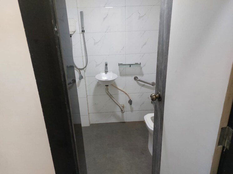 Bathroom, vashi sector 12 3 Bedroom 1000 Sq.Ft. Apartment In Vashi Sector 12 Navi Mumbai 8674713