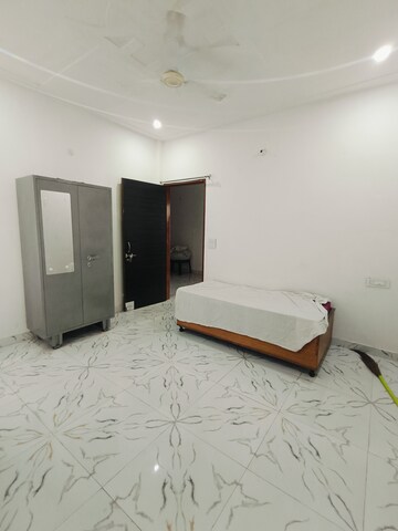 Room in 2 BHK Apartment at Sunny Enclave – for Rent
