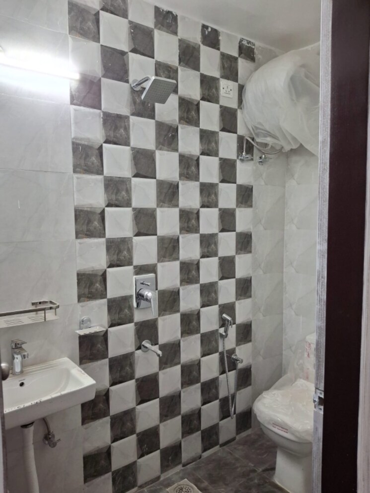 Bathroom, sector 46 2 Bedroom 120 Sq.Yd. Builder Floor In Sector 46 Gurgaon 8674773