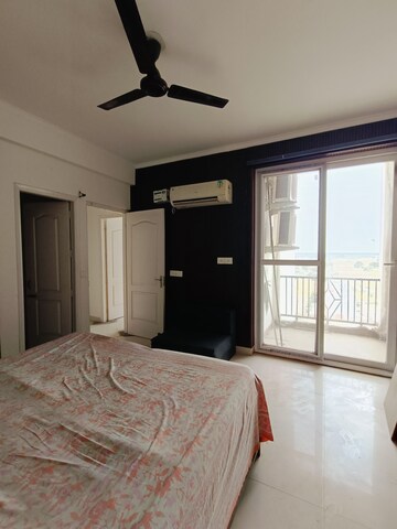 Room in 3 BHK Apartment at Sunny Enclave – for Rent