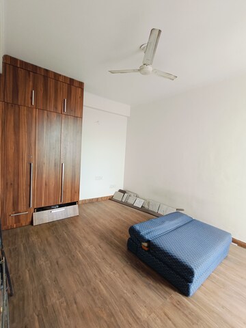 Room in 3 BHK Apartment at Sunny Enclave – for Rent