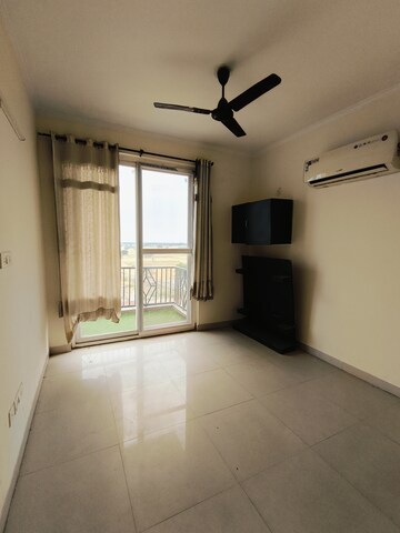Room in 3 BHK Apartment at Sunny Enclave – for Rent