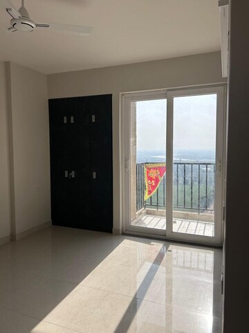 Room in 2 BHK Apartment at Tata Eureka Park, Sector 150 – for Rent