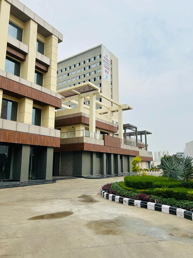 Exterior View, v-square-oodles-skywalk Commercial Shop 300 Sq.Ft. In Sector 83 Gurgaon 8674840