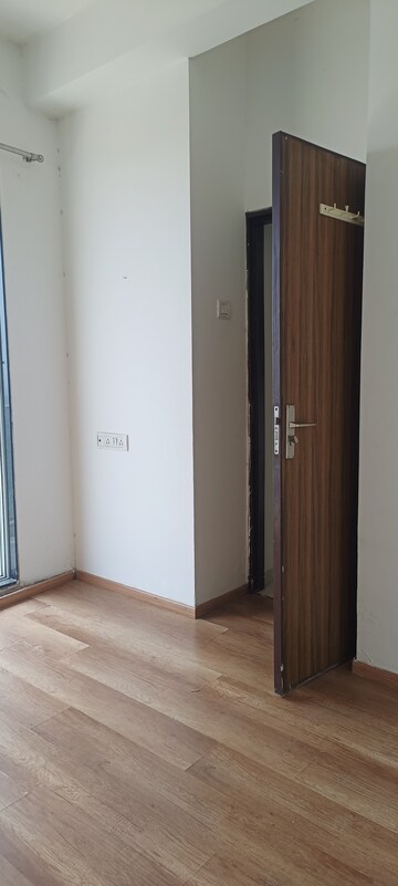 Room in 1 BHK Apartment at Bhairaav Goldcrest Residency, Ghansoli – for Rent