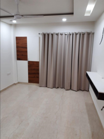 Bedroom in 3 BHK Builder Floor at Sector 16 – for Sale