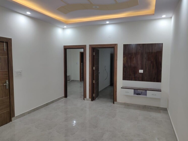 Room, sector 16 3 Bedroom 250 Sq.Yd. Builder Floor In Sector 16 Faridabad 8674862