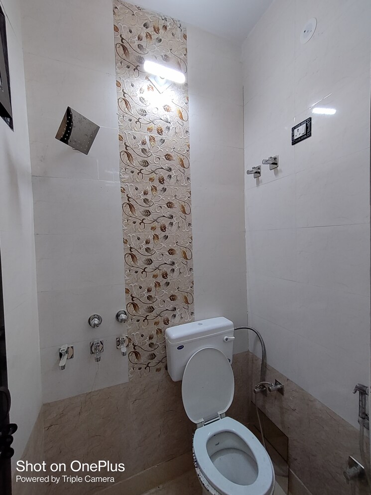 Bathroom, dwarka mor 2 Bedroom 80 Sq.Yd. Builder Floor In Dwarka Mor Delhi 8674867