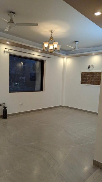 Room in 3 BHK Builder Floor at Green Fields Colony – for Rent