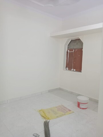 Room in 1 BHK Apartment at Arun Vihar Sector 37, Sector 37 – for Rent