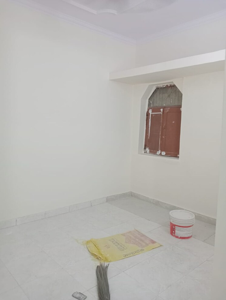 Room, arun-vihar-sector-37 1 Bedroom 600 Sq.Ft. Apartment In Sector 37 Noida 8674890