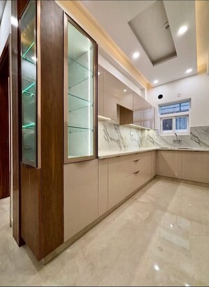 Building Lobby in 4 BHK Builder Floor at Sector 33 – for Sale