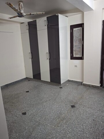 Room in 2 BHK Builder Floor at Sector 46 – for Rent