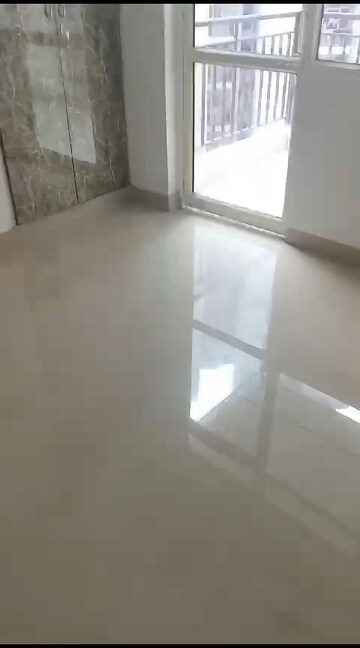 Room in 2 BHK Apartment at Suncity Avenue 76, Sector 76 – for Rent