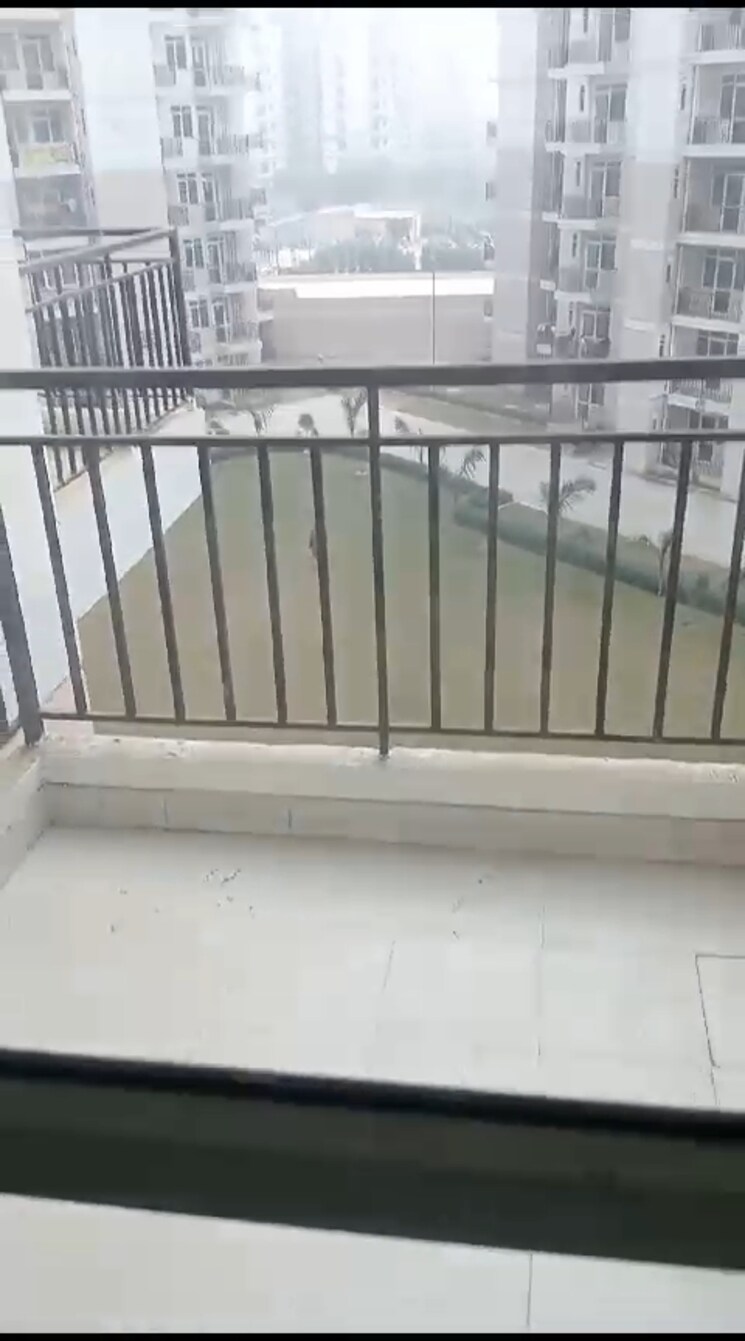 Balcony, suncity-avenue-76 2 Bedroom 735 Sq.Ft. Apartment In Sector 76 Gurgaon 8674993