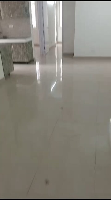 Room in 2 BHK Apartment at Suncity Avenue 76, Sector 76 – for Rent