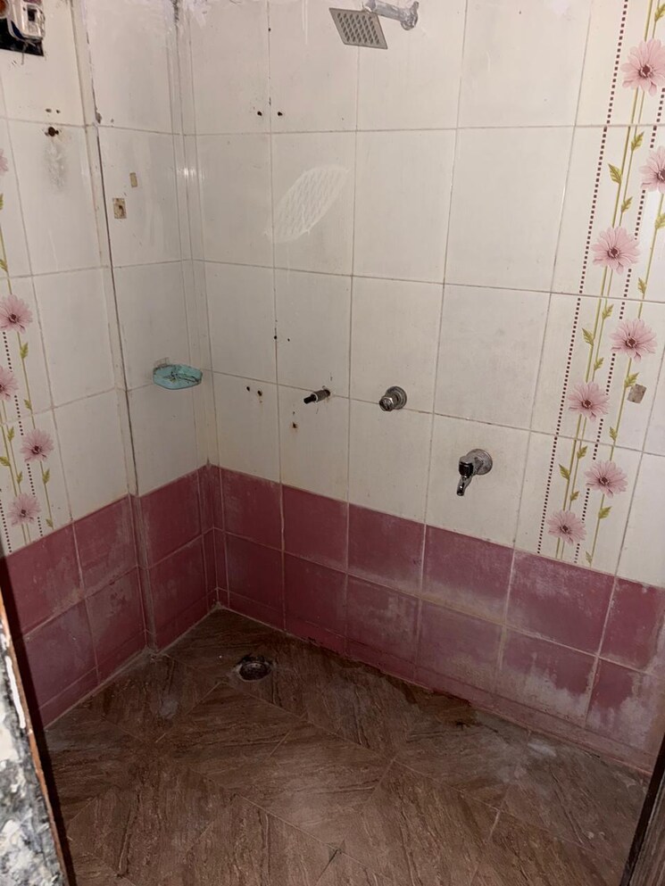 Bathroom, rai-sai-prasad-bhavan 2 Bedroom 723 Sq.Ft. Apartment In Kalyan East Thane 8675065