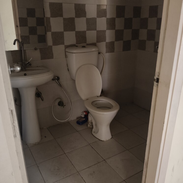 Bathroom, gaur-14th-avenue-high-street 2 Bedroom 614 Sq.Ft. Apartment In Sector 16c Greater Noida Greater Noida 8675117