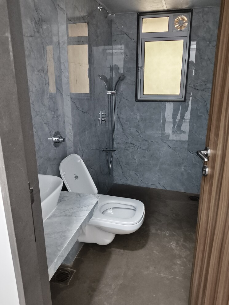 Bathroom, vile parle west 2 Bedroom 750 Sq.Ft. Apartment In Vile Parle West Mumbai 8675126