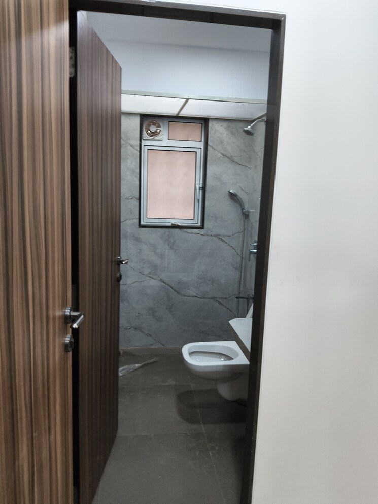 Bathroom, vile parle west 2 Bedroom 750 Sq.Ft. Apartment In Vile Parle West Mumbai 8675126
