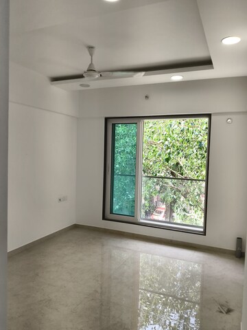 Room in 2 BHK Apartment at Vile Parle West – for Rent