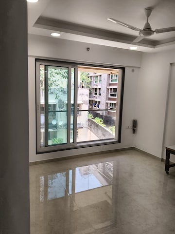 Room in 2 BHK Apartment at Vile Parle West – for Rent