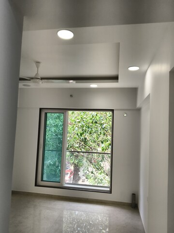 Furnished Amenities in 2 BHK Apartment at Vile Parle West – for Rent