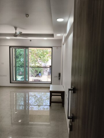 Room in 2 BHK Apartment at Vile Parle West – for Rent
