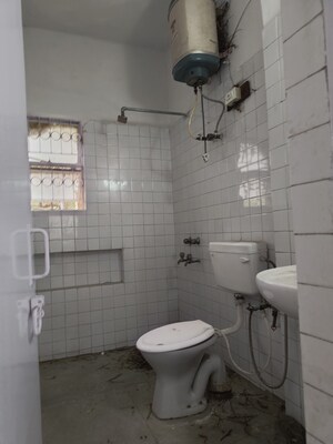 Bathroom in 2 BHK Apartment at Sarita Vihar Pocket-J RWA, Sarita Vihar – for Sale