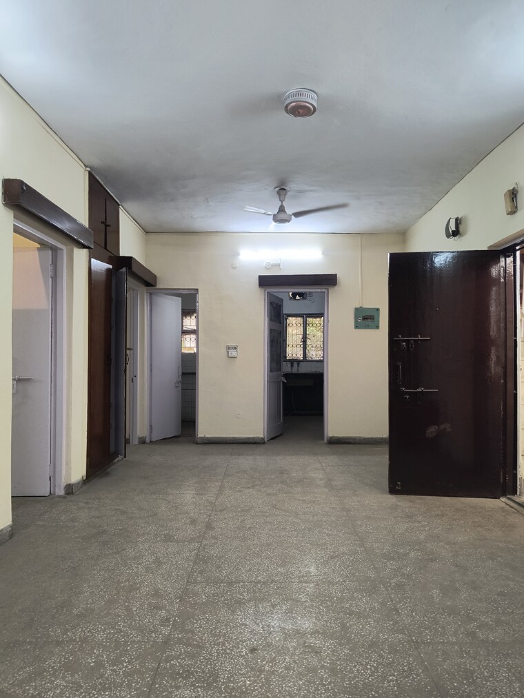 Living Room, sarita-vihar-pocket-j-rwa 2 Bedroom 950 Sq.Ft. Apartment In Sarita Vihar Delhi 8675132